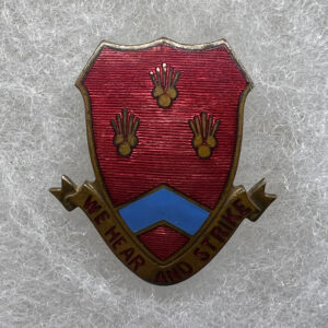 WW2 US Army 214th Artillery DUI Pinback