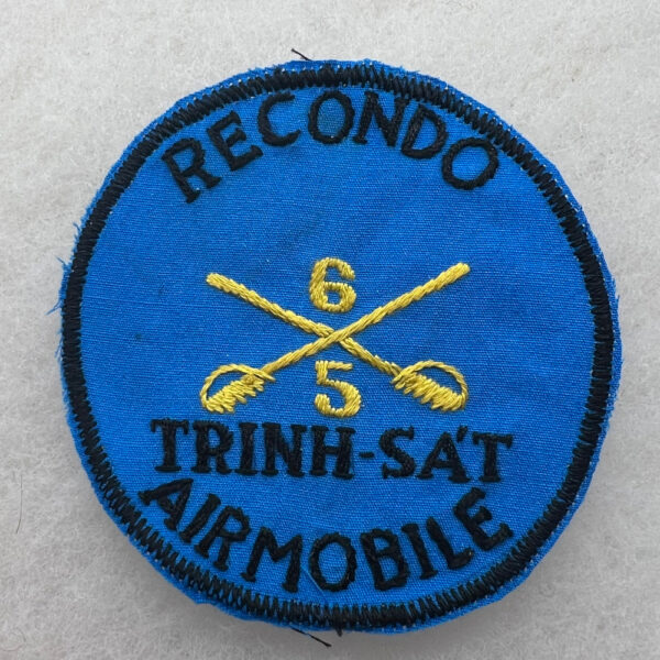 US Army 6 / 5 Cavalry Recondo Airmobile Pocket Patch Vietnamese Made