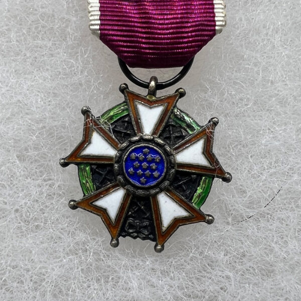 US Legion Of Merit Miniature Medal With 2 Oak Leaf Clusters - Image 3