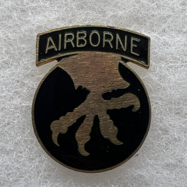 WW2 US Army 17th Airborne Division DUI Pinback