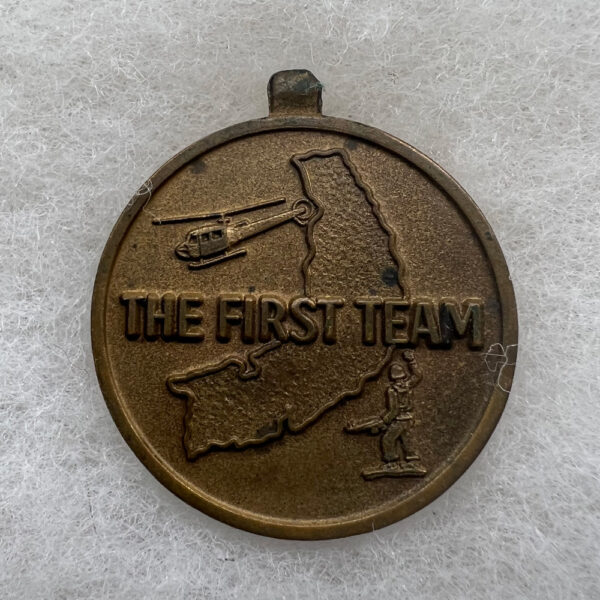 US Army 1st Air Cavalry Division First Team Vietnam Medal - Image 2