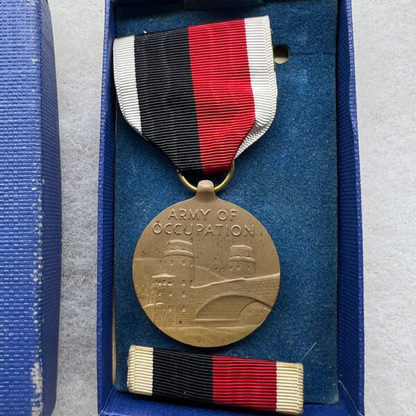 WW2 US Occupation Medal Boxed - Image 2