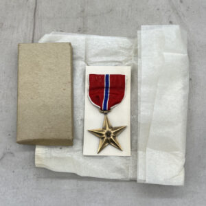 WW2 US Bronze Star Medal With Cardboard Box Whitehead & Hoag 1944