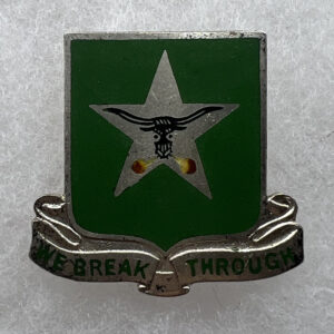 WW2 US Army 747th Tank Battalion DUI Dondero Pinback Sterling
